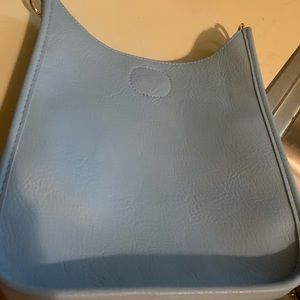 Ah-dorned mini messenger